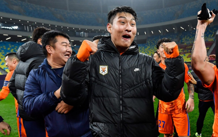 开云体育下载-浙江队迎法国杯关键赛；加时末段队长鼓劲；球迷炸锅；医务组通报恢复(24届三星杯决赛直播)